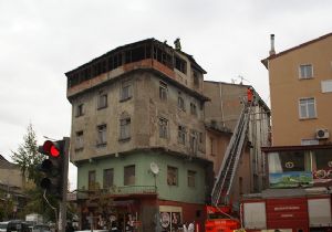 Alipaşa'da metruk otel yandı